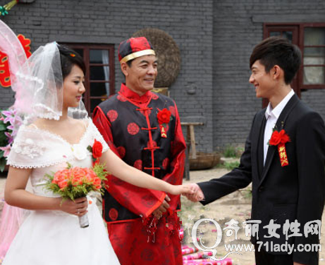 张一山和杨紫结婚照好美 昔日两位童星再次合体棒棒哒