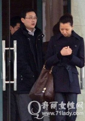 董卿为什么离开央视 原因董卿与老公密春雷结婚生子